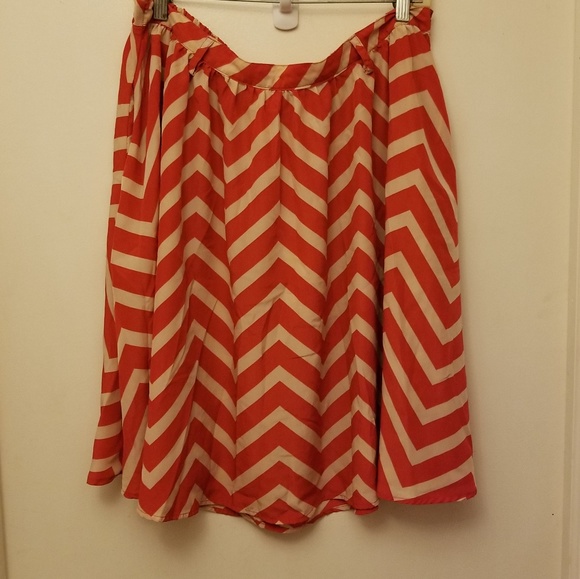 Flowy Fall Skirt w/Pockets. - Picture 6 of 6